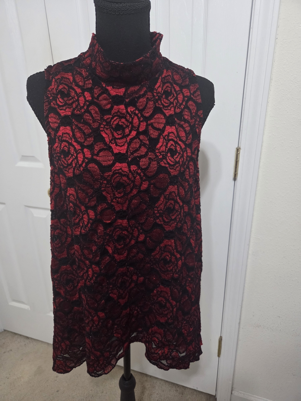 monaco Red and Black Rose Lace Sleeveless Mock Neck Camisole